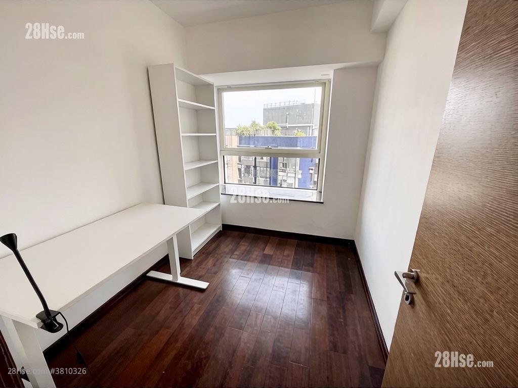 Centre Stage Rental 3 Bedrooms , 1 Bathroom 628 ft²