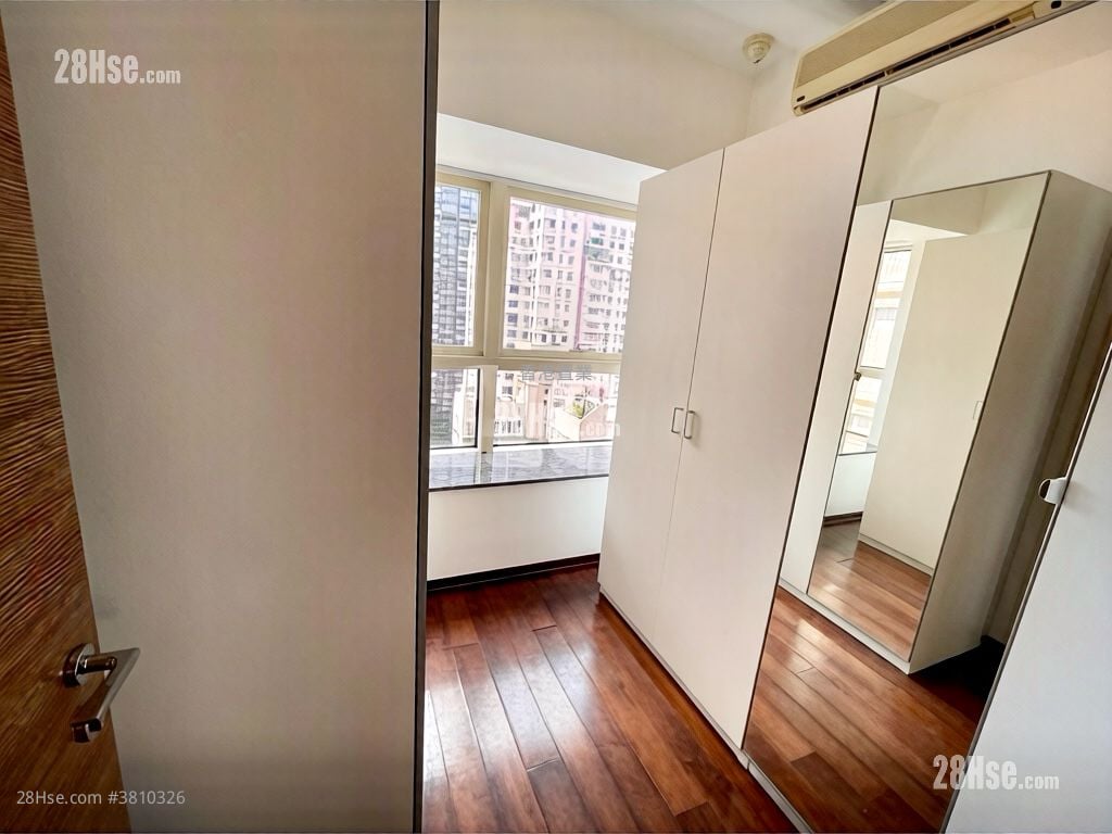 Centre Stage Rental 3 Bedrooms , 1 Bathroom 628 ft²