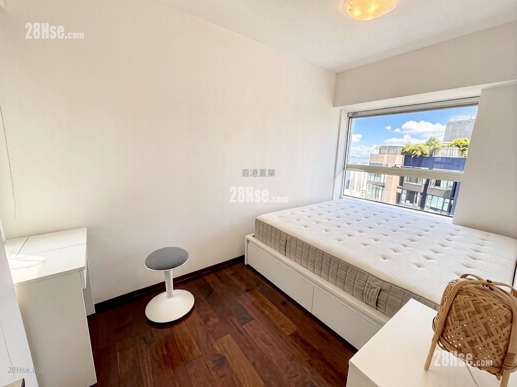 Centre Stage Rental 3 Bedrooms , 1 Bathroom 628 ft²