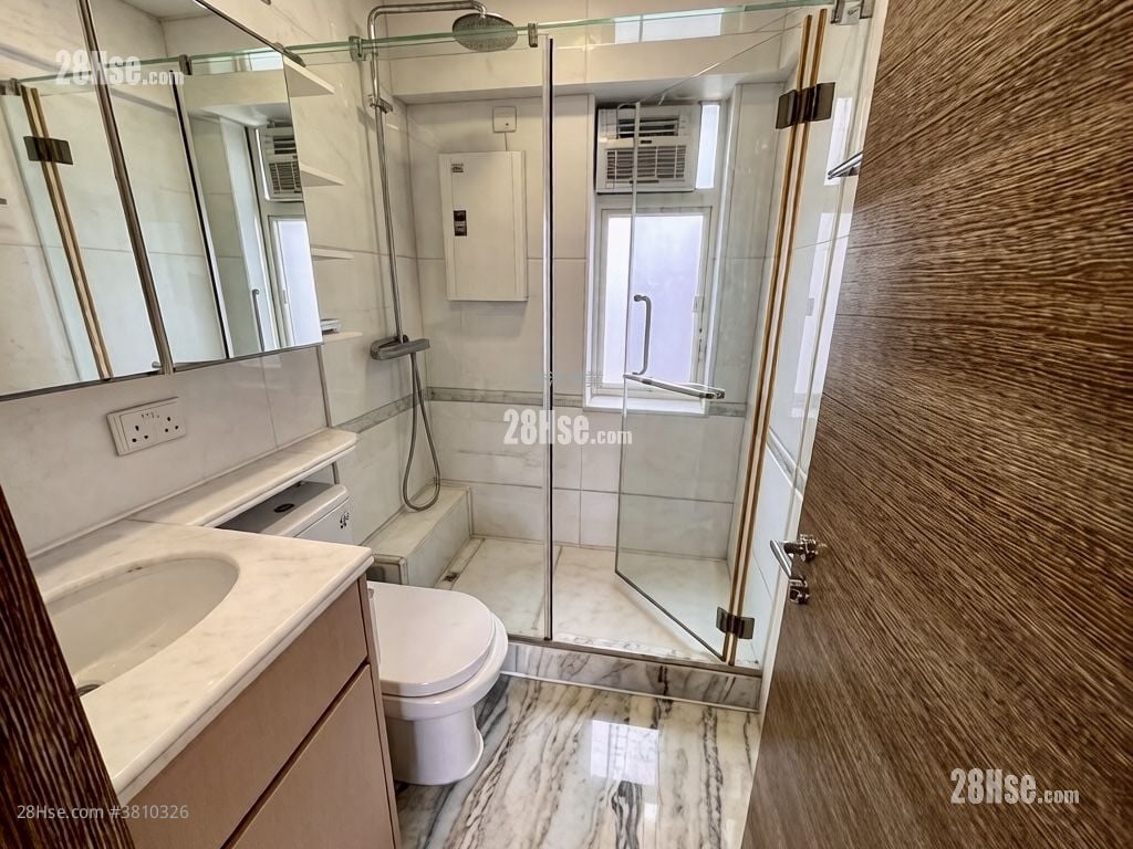 Centre Stage Rental 3 Bedrooms , 1 Bathroom 628 ft²