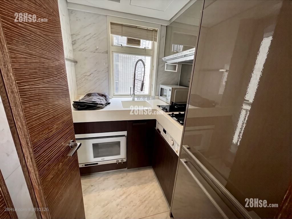 Centre Stage Rental 3 Bedrooms , 1 Bathroom 628 ft²