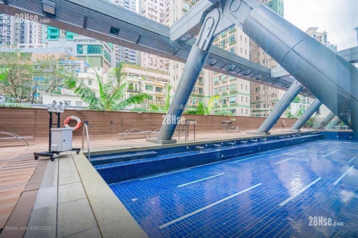 Centre Stage Rental 3 Bedrooms , 1 Bathroom 628 ft²