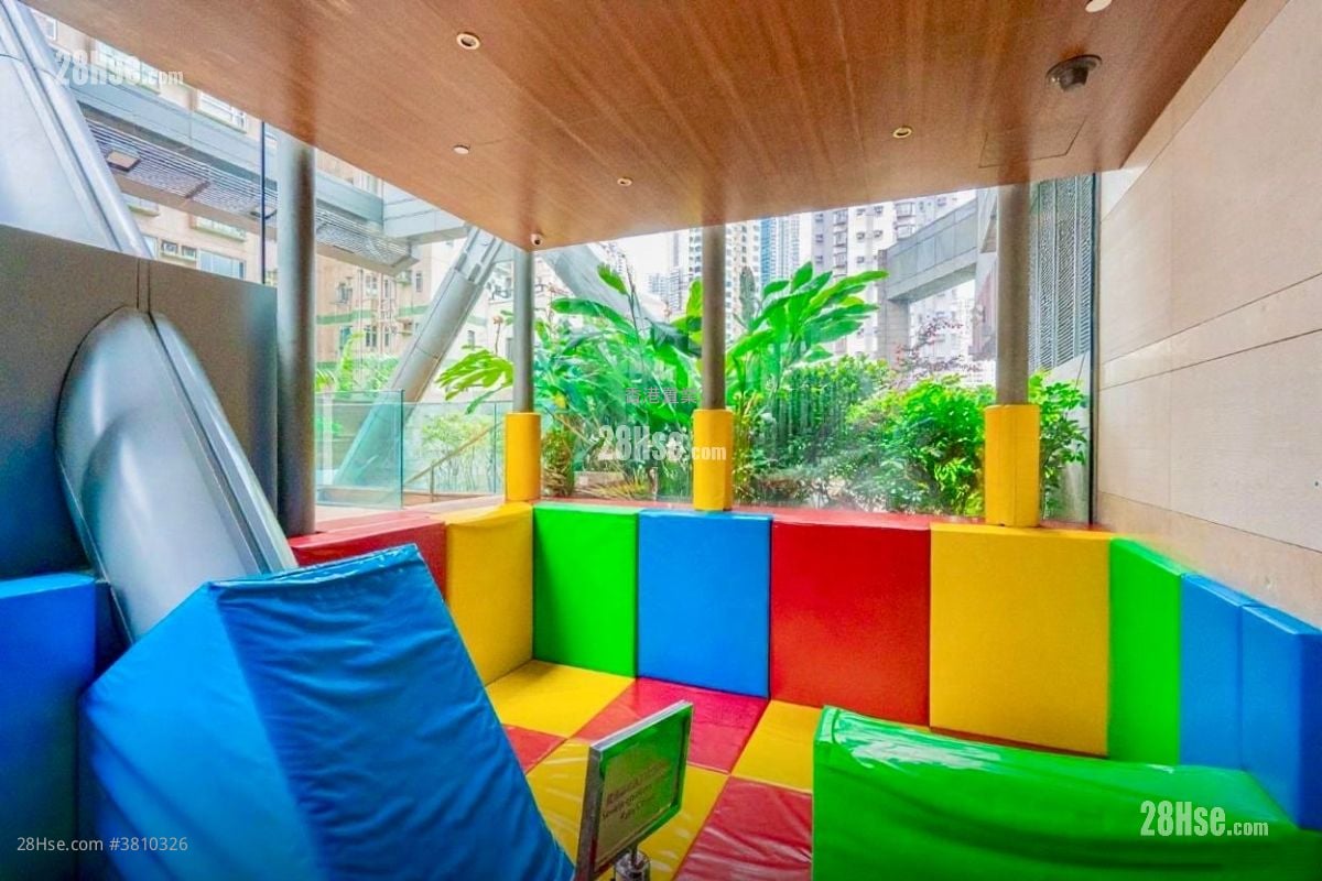 Centre Stage Rental 3 Bedrooms , 1 Bathroom 628 ft²