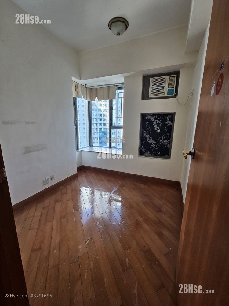 The Grandiose Rental 3 Bedrooms , 1 Bathroom 619 ft²