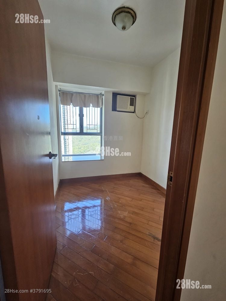 The Grandiose Rental 3 Bedrooms , 1 Bathroom 619 ft²