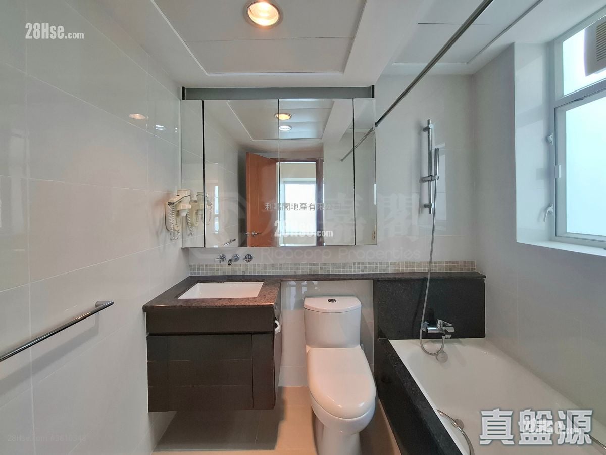 Coastal Skyline Sell 3 Bedrooms , 2 Bathrooms 749 ft²