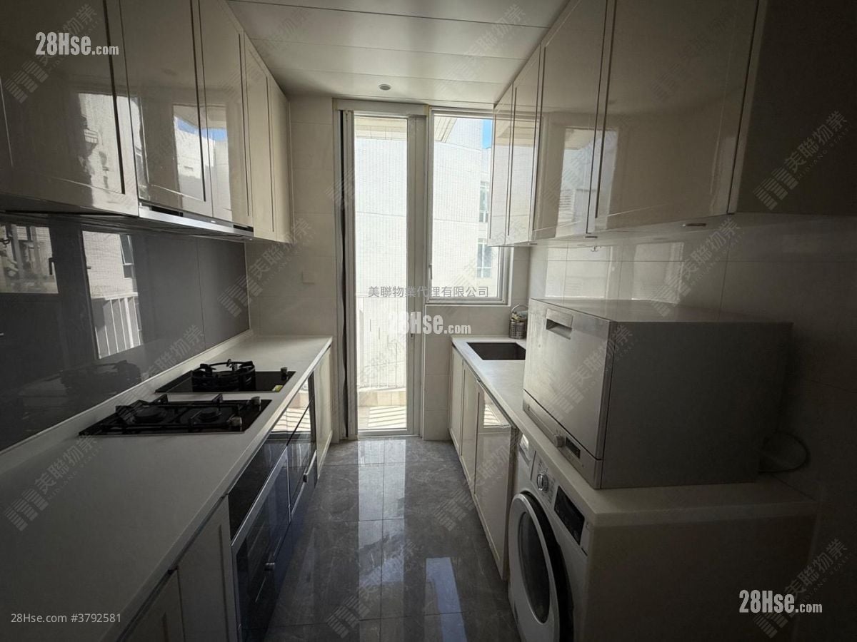 Monterey Rental 3 Bedrooms , 2 Bathrooms 887 ft²