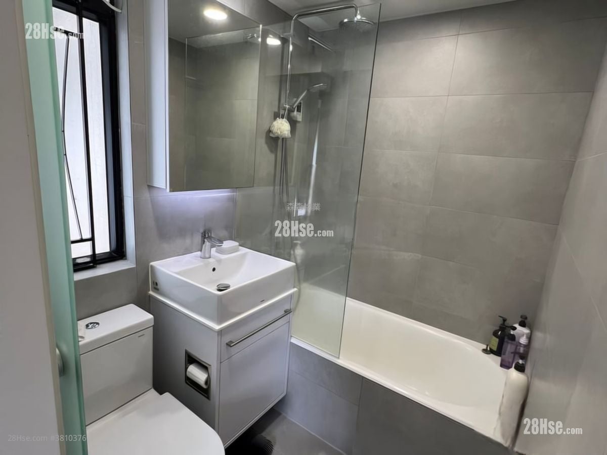 Kornhill Sell 3 Bedrooms , 2 Bathrooms 685 ft²