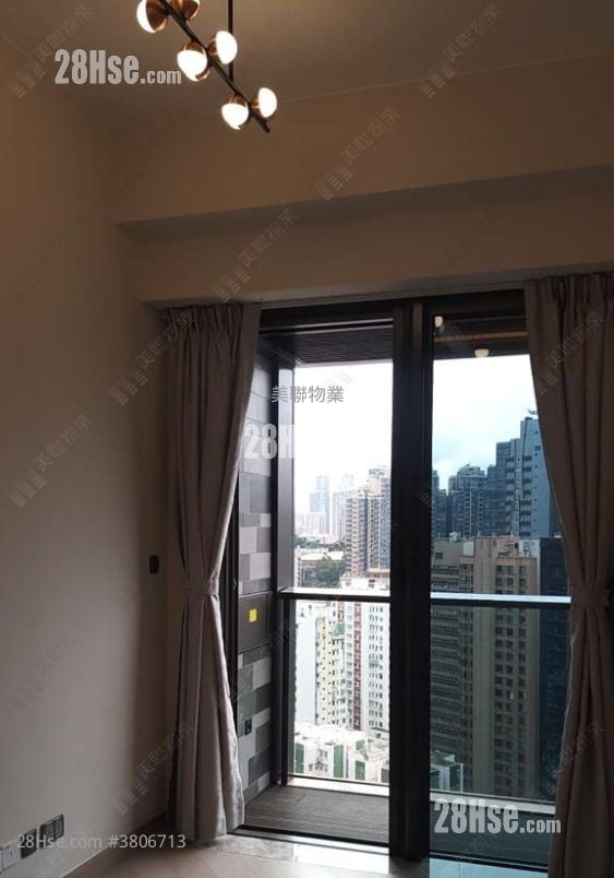 The Vantage Sell 2 Bedrooms 381 ft²