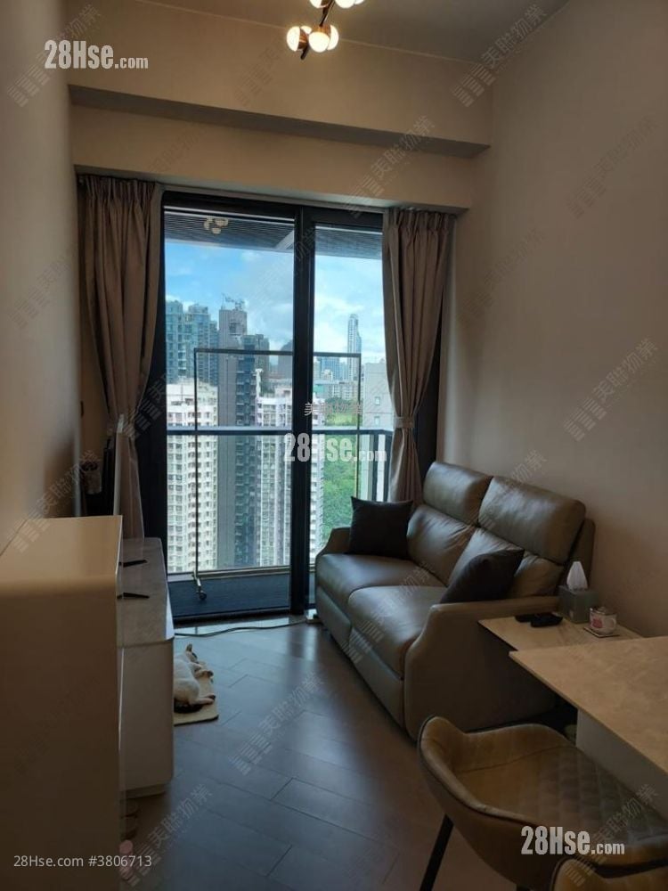 The Vantage Sell 2 Bedrooms 381 ft²