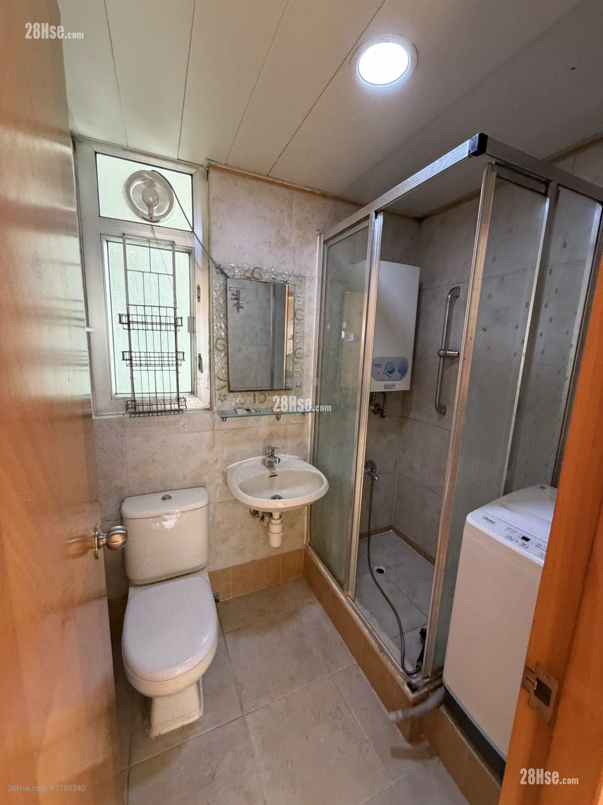 Ko Nga Court Rental 2 Bedrooms , 1 Bathroom 365 ft²