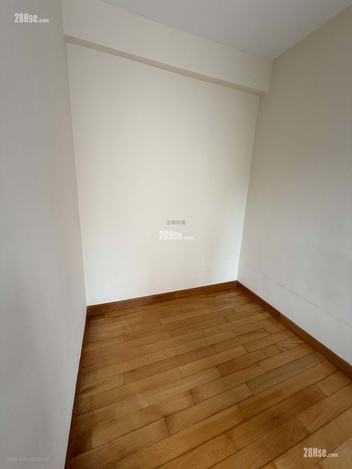 Ko Nga Court Rental 2 Bedrooms , 1 Bathroom 365 ft²