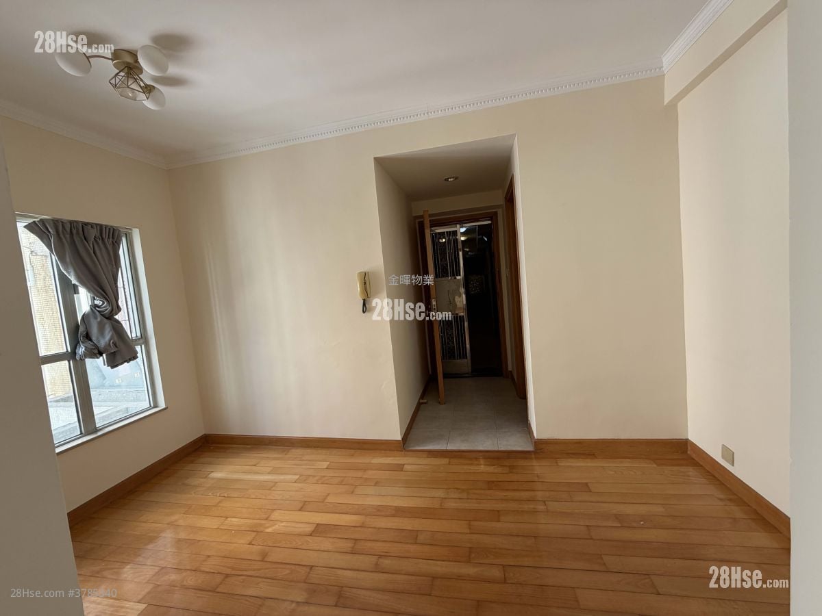 Ko Nga Court Rental 2 Bedrooms , 1 Bathroom 365 ft²
