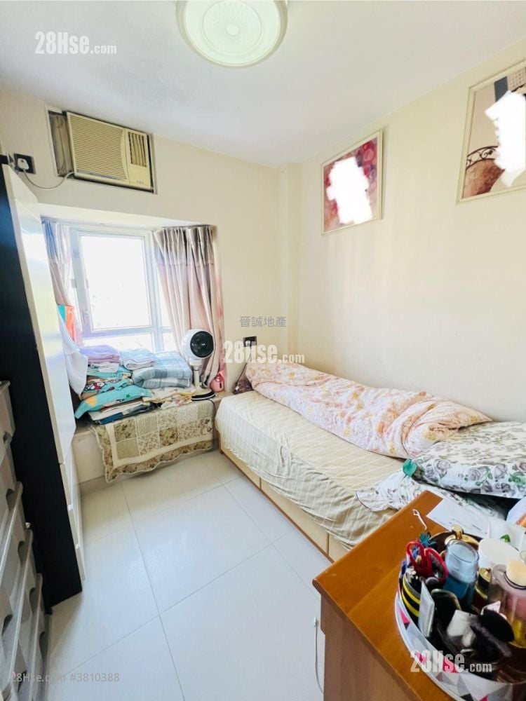 Dragon Inn Court Sell 4 Bedrooms , 3 Bathrooms 970 ft²