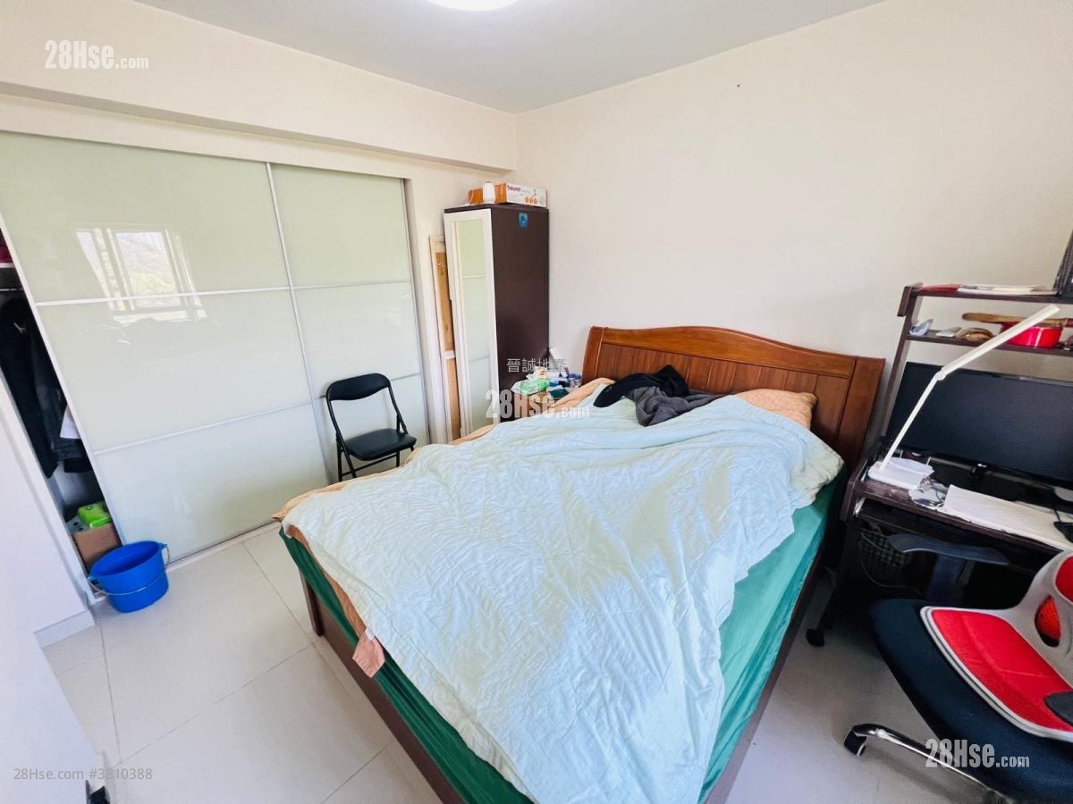 Dragon Inn Court Sell 4 Bedrooms , 3 Bathrooms 970 ft²