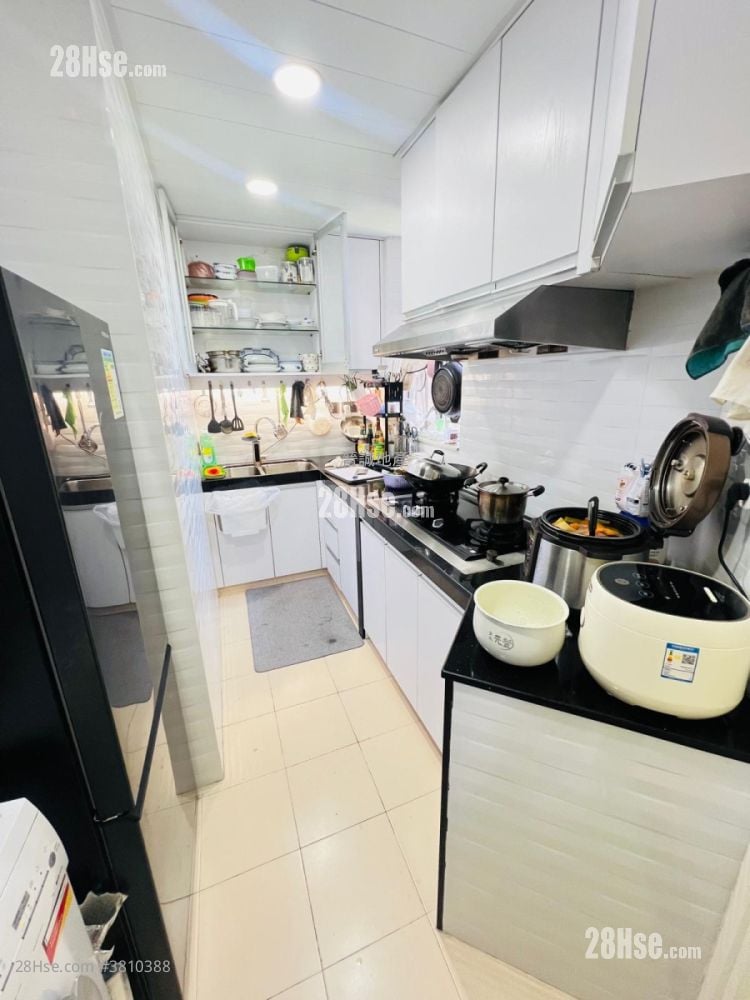 Dragon Inn Court Sell 4 Bedrooms , 3 Bathrooms 970 ft²