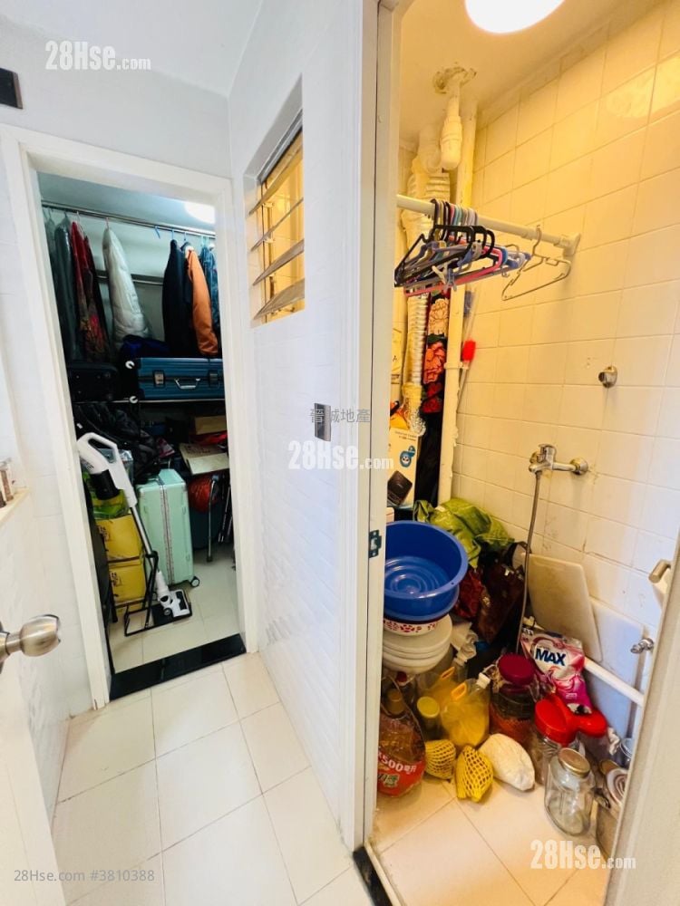 Dragon Inn Court Sell 4 Bedrooms , 3 Bathrooms 970 ft²