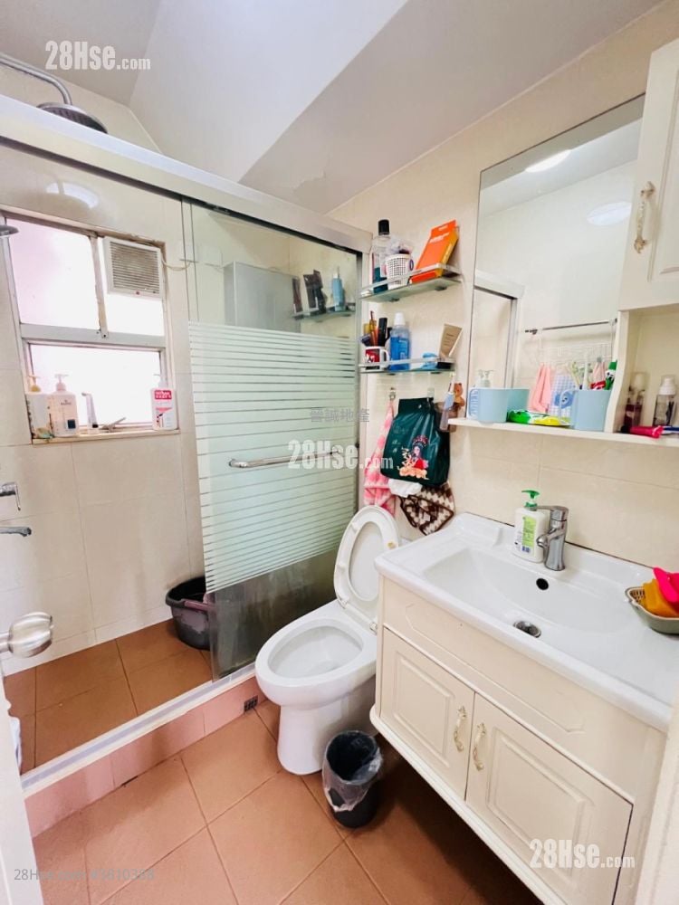 Dragon Inn Court Sell 4 Bedrooms , 3 Bathrooms 970 ft²