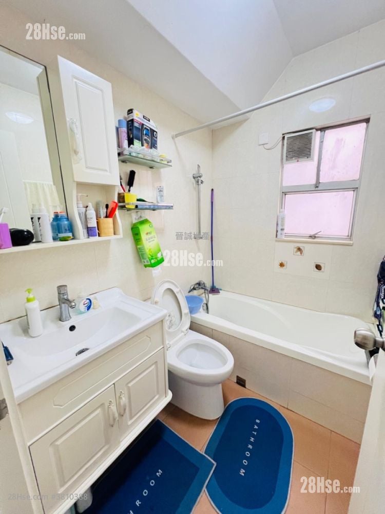 Dragon Inn Court Sell 4 Bedrooms , 3 Bathrooms 970 ft²