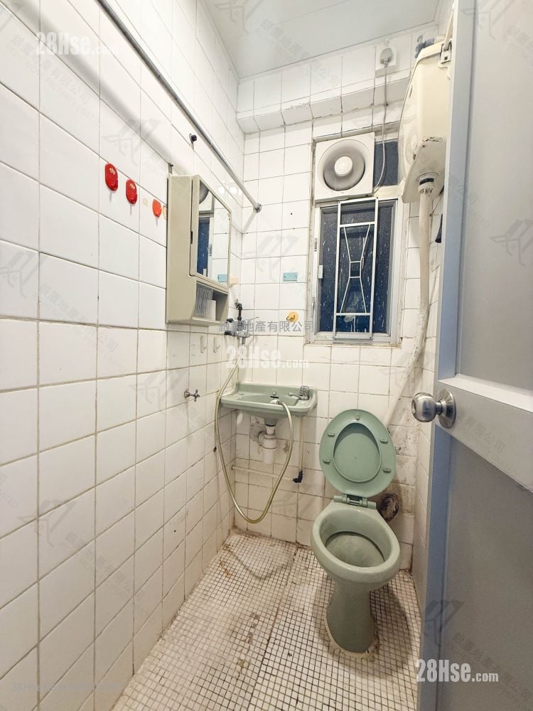 Yick Fat Building Sell 3 Bedrooms , 1 Bathroom 389 ft²