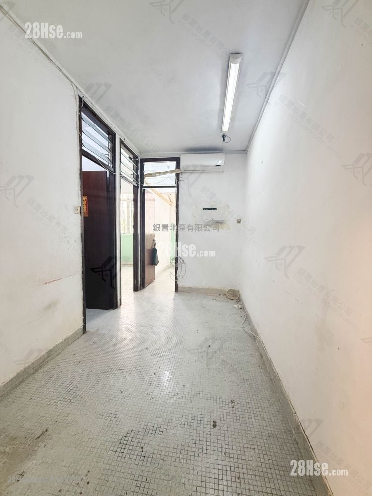 Yick Fat Building Sell 3 Bedrooms , 1 Bathroom 389 ft²