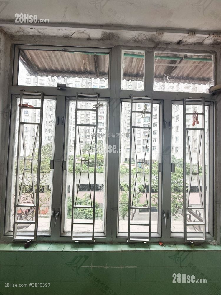 Yick Fat Building Sell 3 Bedrooms , 1 Bathroom 389 ft²