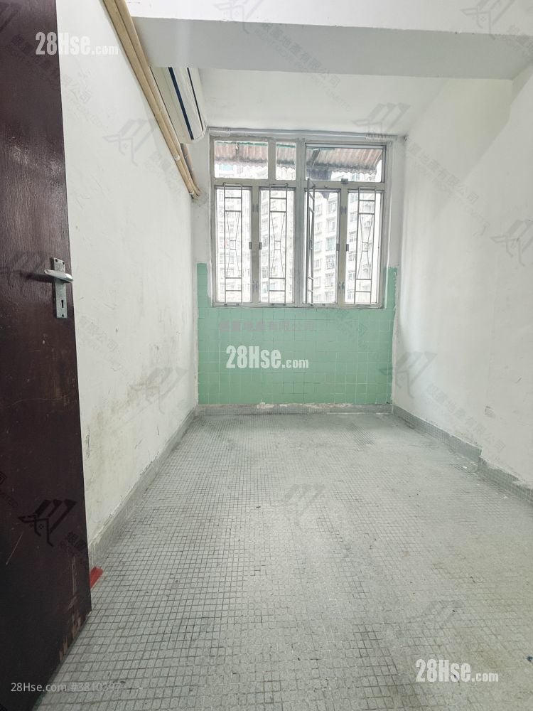 Yick Fat Building Sell 3 Bedrooms , 1 Bathroom 389 ft²