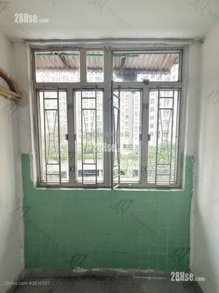 Yick Fat Building Sell 3 Bedrooms , 1 Bathroom 389 ft²