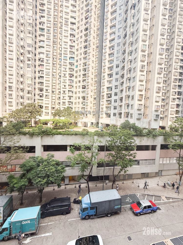 Yick Fat Building Sell 3 Bedrooms , 1 Bathroom 389 ft²