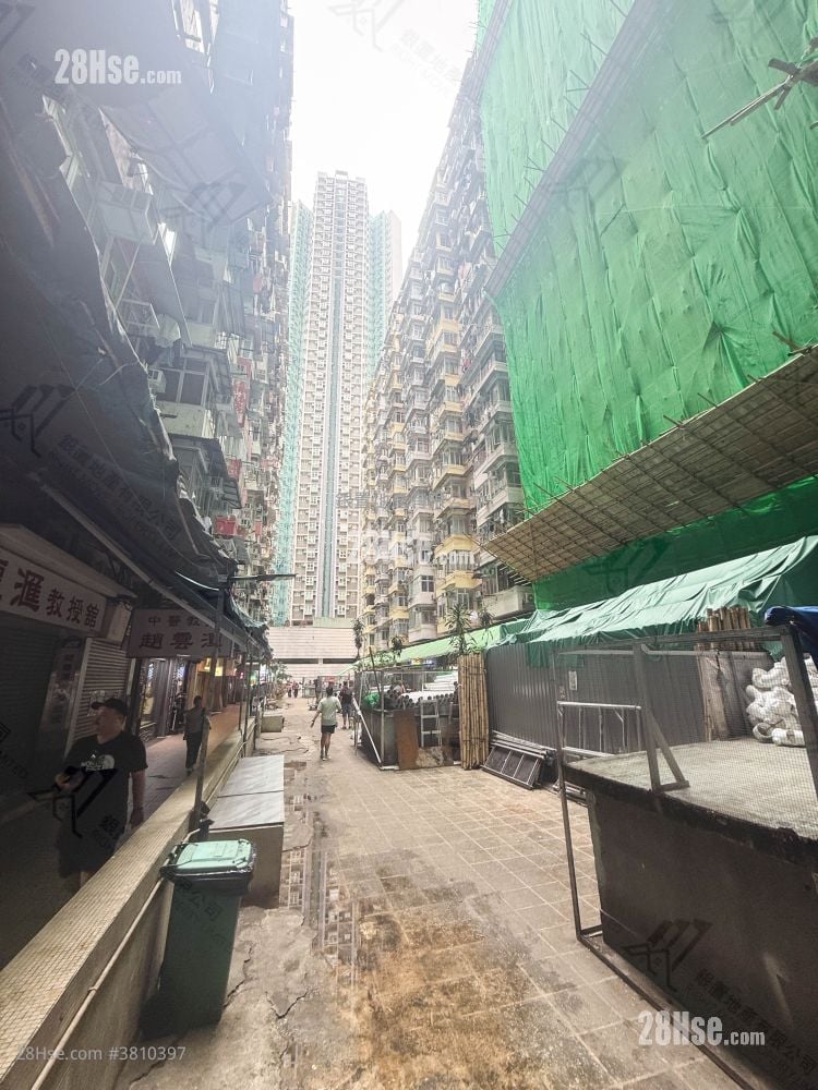 Yick Fat Building Sell 3 Bedrooms , 1 Bathroom 389 ft²