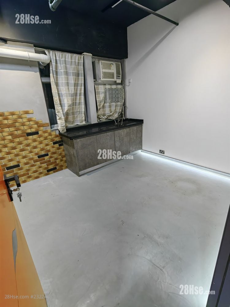 Mai Kei Industrial Building Rental 150 ft²