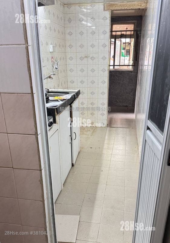 Kwong Fung Building Sell 3 Bedrooms , 1 Bathroom 407 ft²