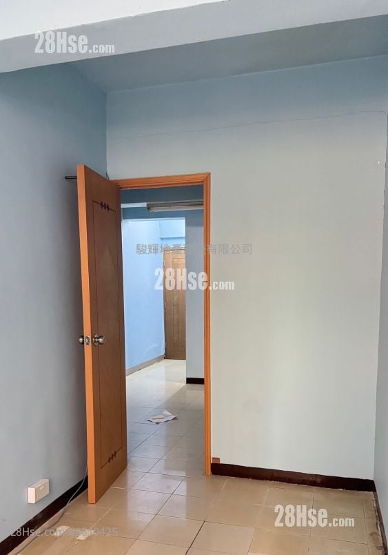 Kwong Fung Building Sell 3 Bedrooms , 1 Bathroom 407 ft²