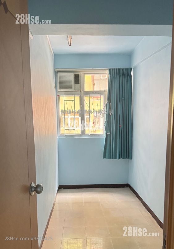 Kwong Fung Building Sell 3 Bedrooms , 1 Bathroom 407 ft²
