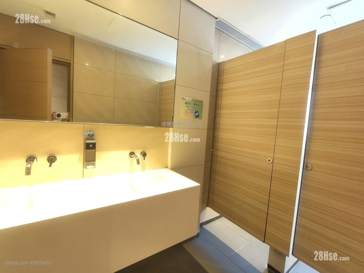 The Globe Rental Studio , 1 Toilet 783 ft²