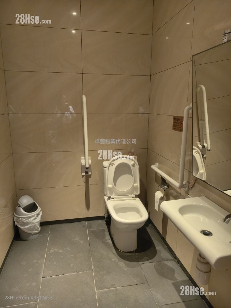 The Globe Rental Studio , 1 Toilet 783 ft²