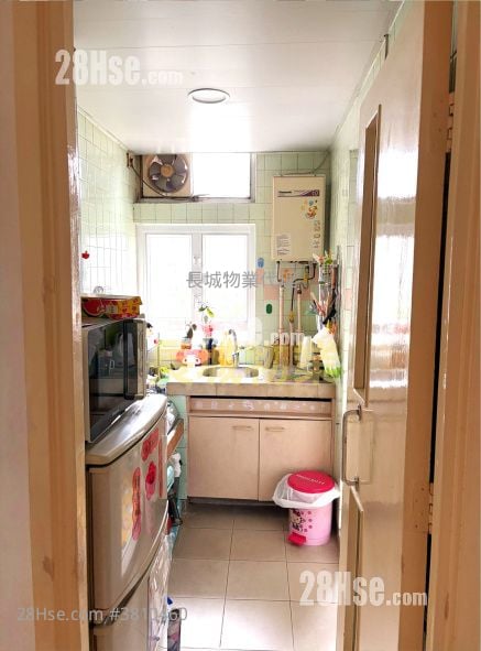 Ming Nga Court Sell 2 Bedrooms , 1 Bathroom 363 ft²