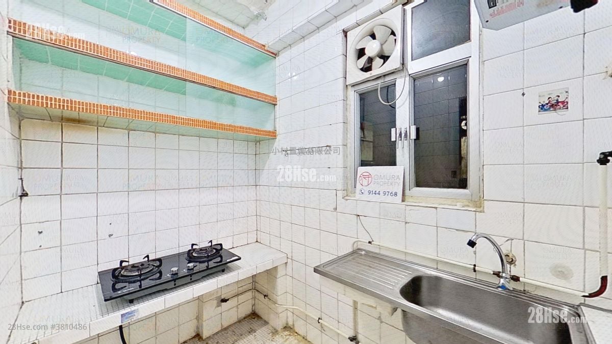 kitchen: Yick Fat Building Sell 3 Bedrooms , 1 Bathroom 389 ft²