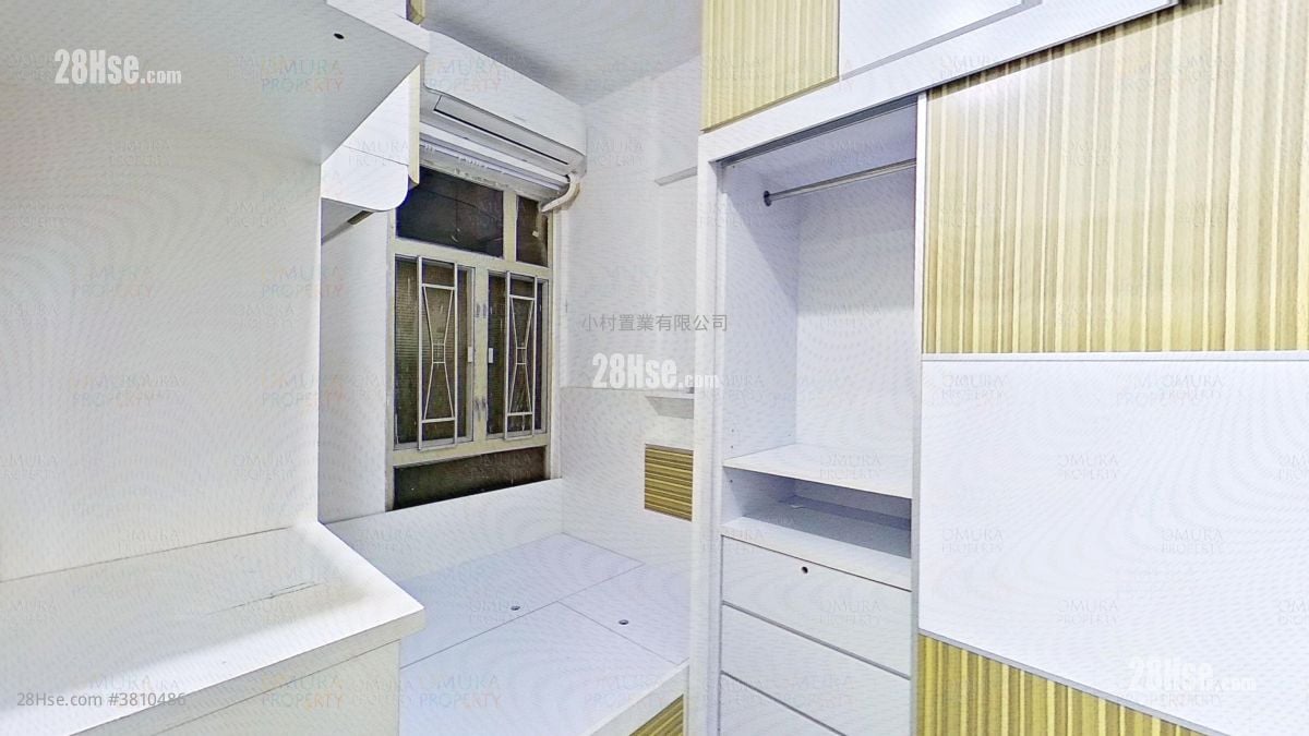 bedroom 3: Yick Fat Building Sell 3 Bedrooms , 1 Bathroom 389 ft²