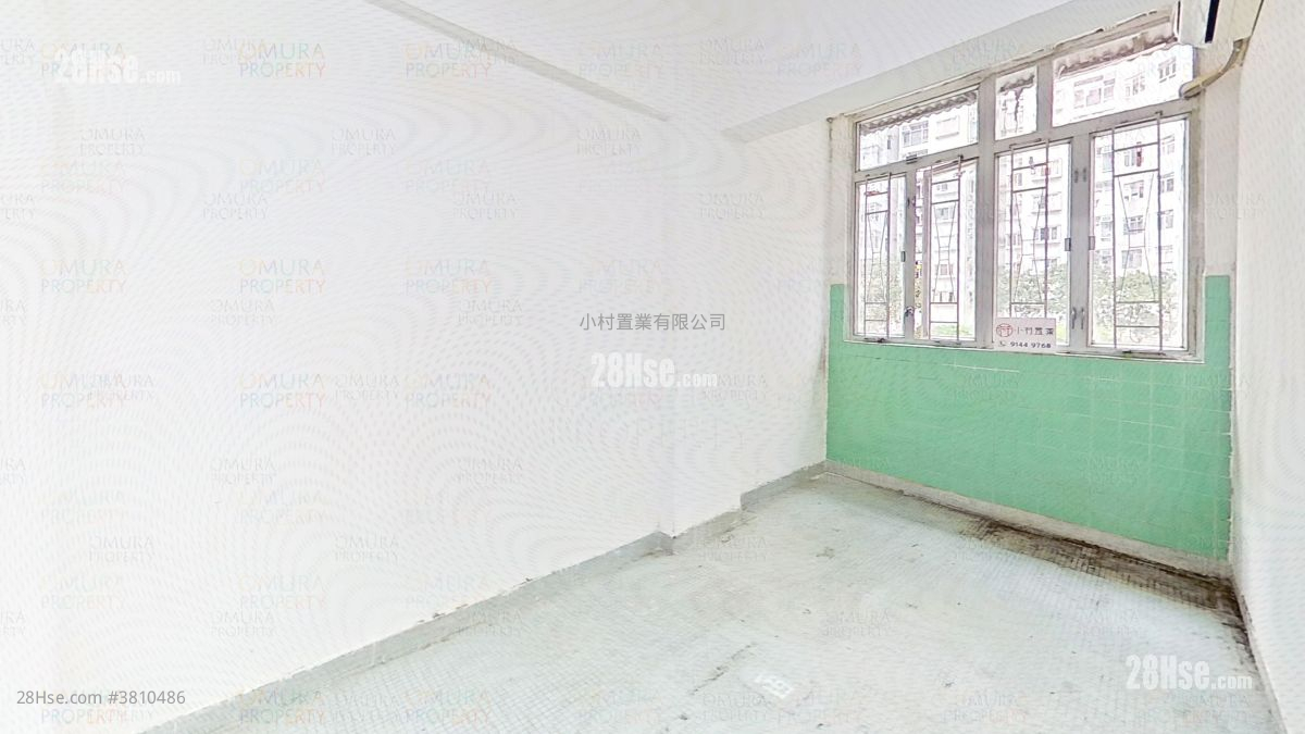 master room: Yick Fat Building Sell 3 Bedrooms , 1 Bathroom 389 ft²