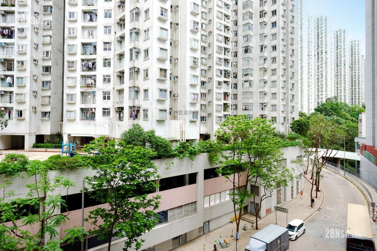 View: Yick Fat Building Sell 3 Bedrooms , 1 Bathroom 389 ft²