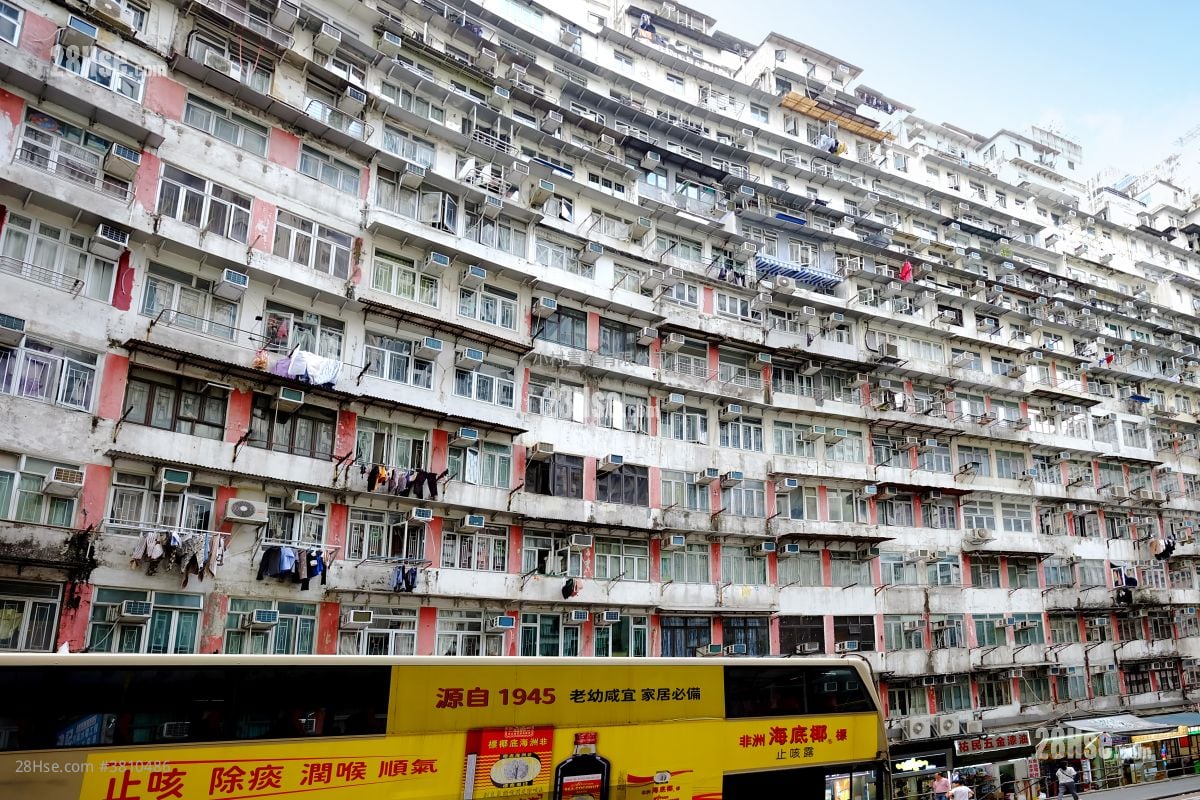 building outlook: Yick Fat Building Sell 3 Bedrooms , 1 Bathroom 389 ft²