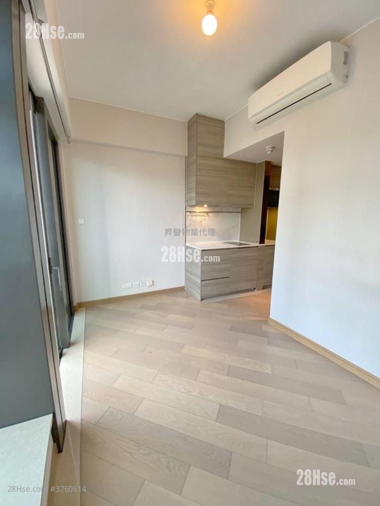 Axis Sell Studio , 1 Bathroom 212 ft²