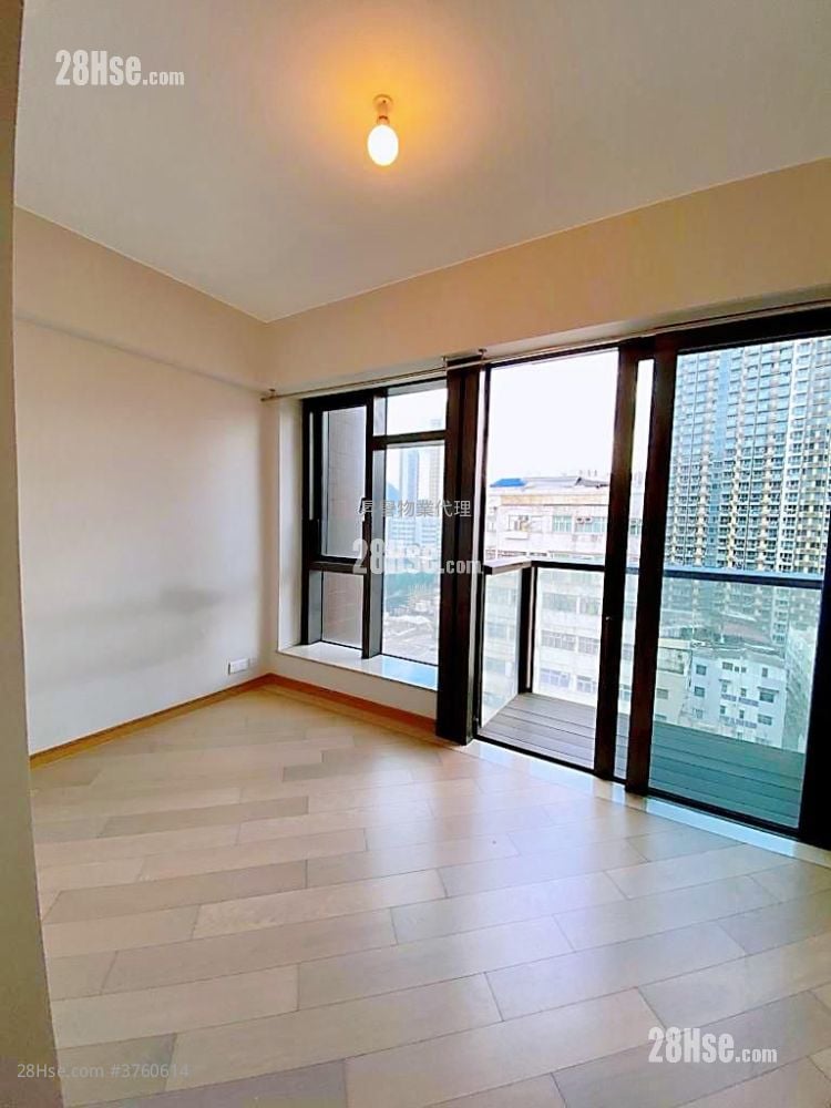 Axis Sell Studio , 1 Bathroom 212 ft²