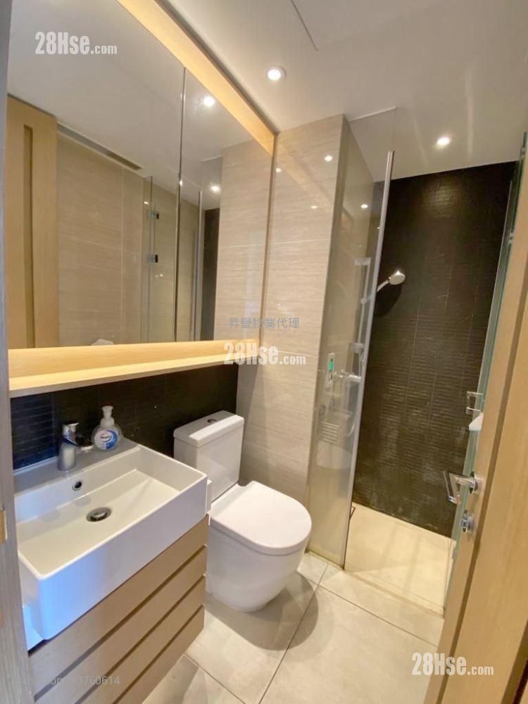 Axis Sell Studio , 1 Bathroom 212 ft²