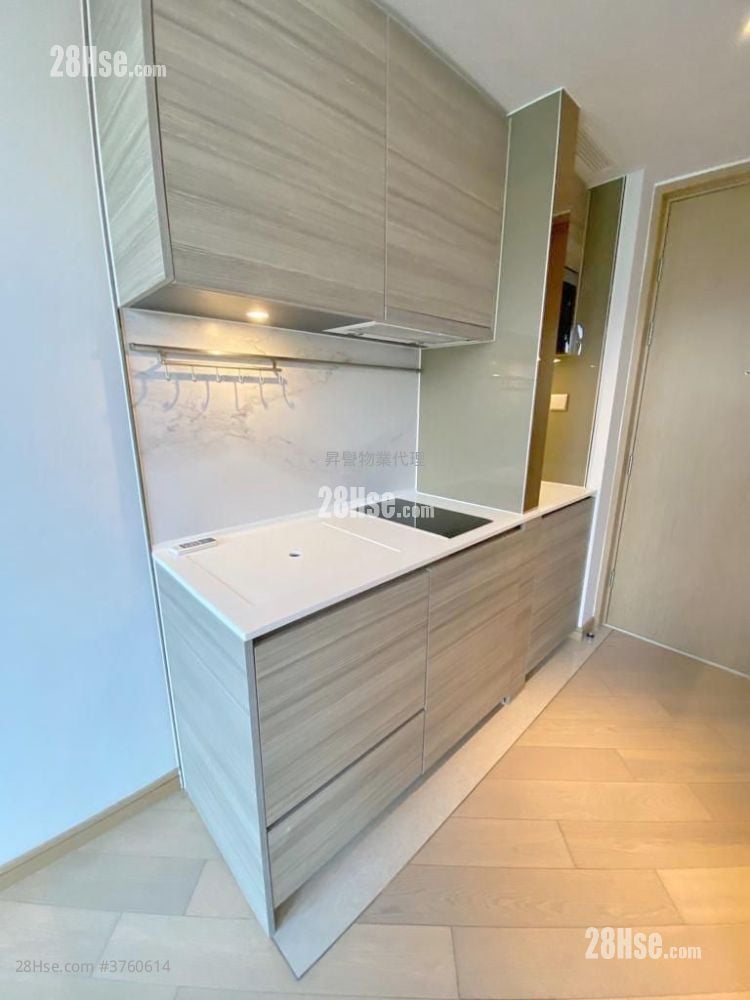 Axis Sell Studio , 1 Bathroom 212 ft²