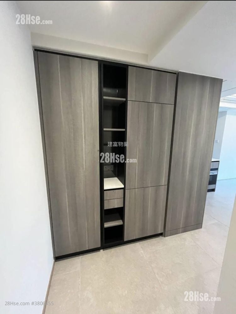 The Yoho Hub Rental 3 Bedrooms , 1 Bathroom 530 ft²