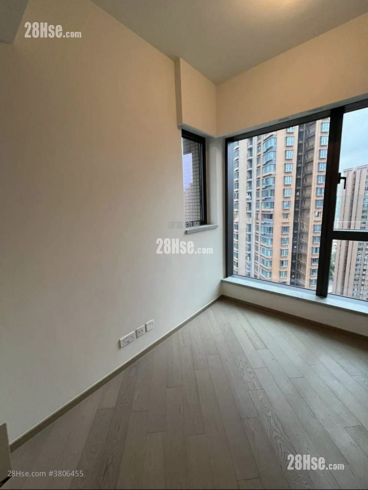 The Yoho Hub Rental 3 Bedrooms , 1 Bathroom 530 ft²