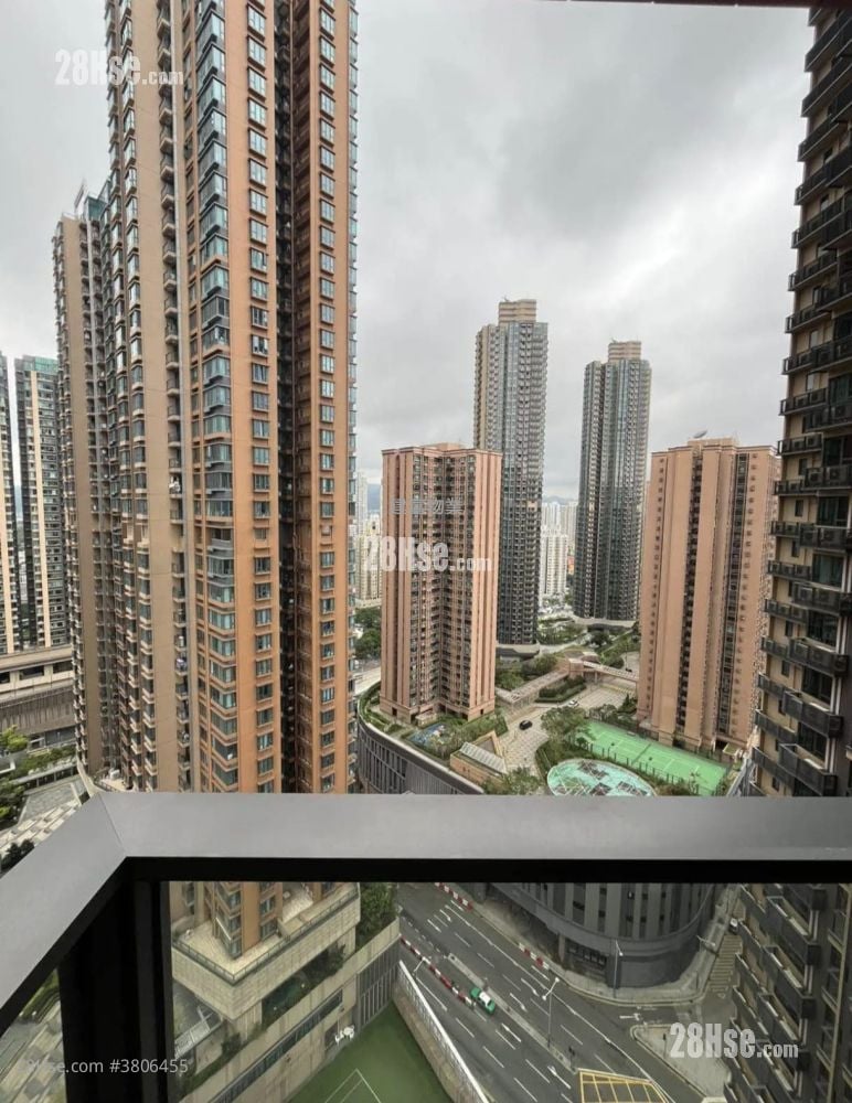 The Yoho Hub Rental 3 Bedrooms , 1 Bathroom 530 ft²