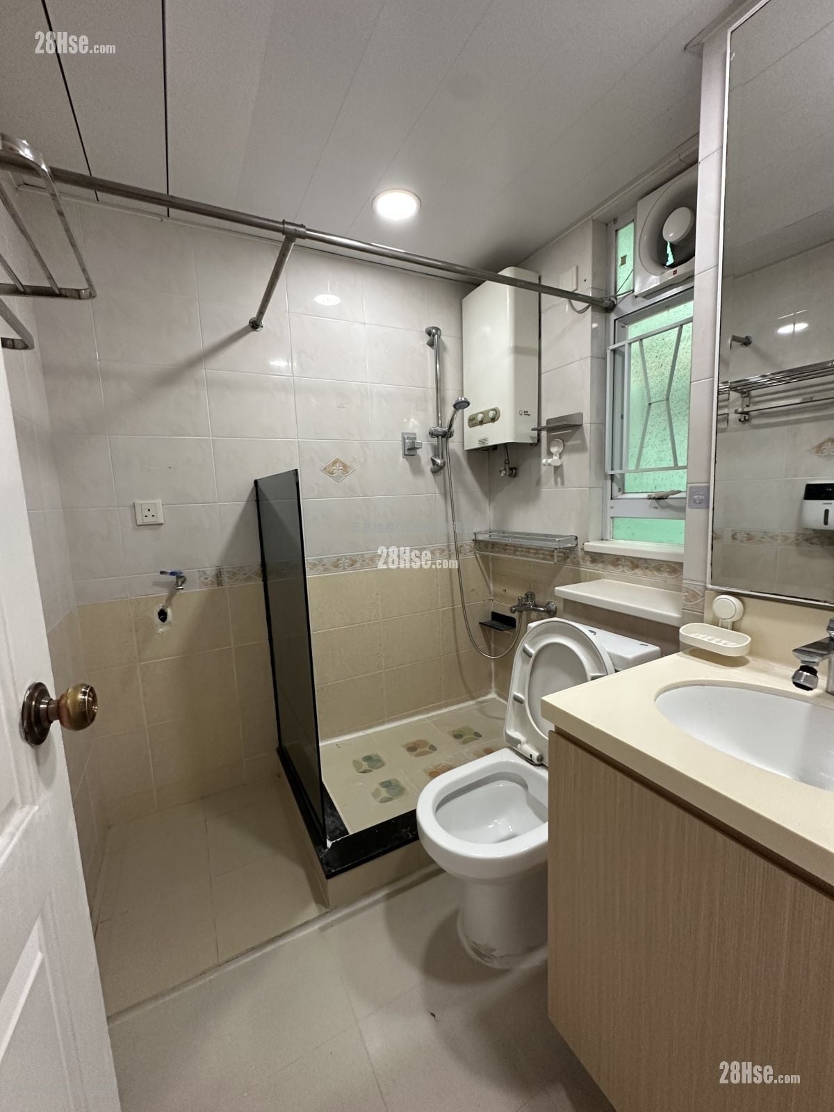 單幢樓房 租盤 3 房 , 2 浴室 570 平方呎